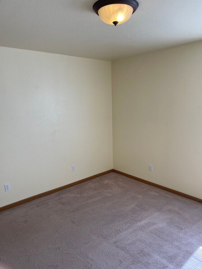 Building Photo - 16878 Hurricane Ln