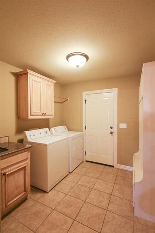 Building Photo - Gorgeous home in Bentonville!