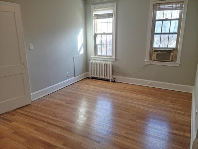Building Photo - 1301 Longfellow St NW