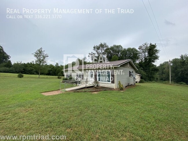 Building Photo - 2BR/1BA in Hamptonville on about 2 acres