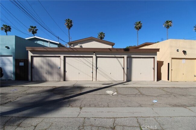 Building Photo - 1010 E 32nd St