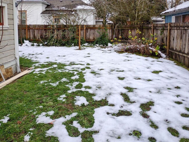 Building Photo - 506 SE 6th Ave