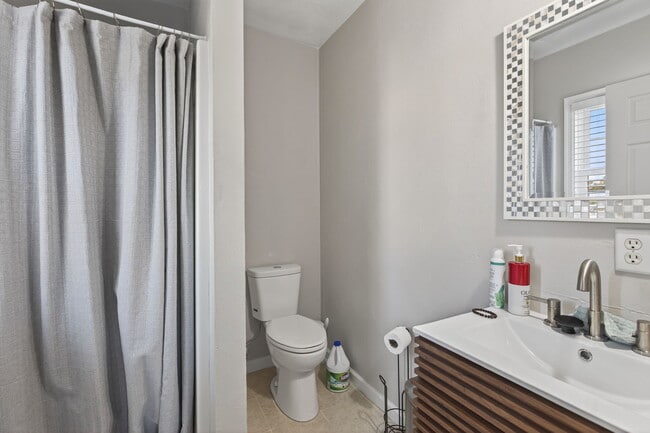 Building Photo - 2818 Tidewater Dr