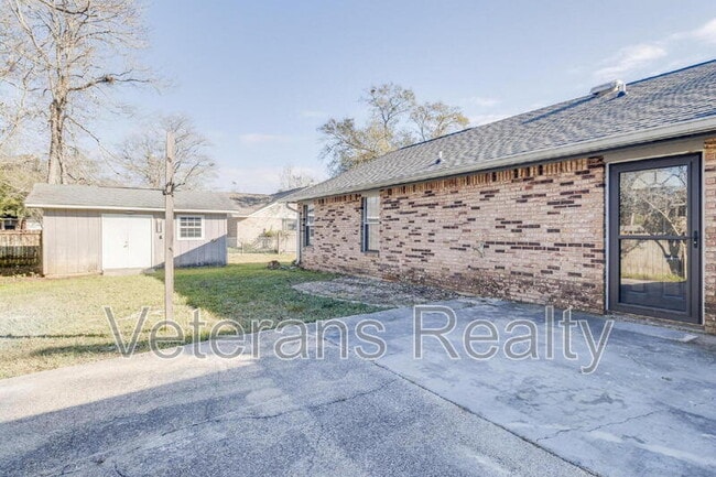 Building Photo - 1210 Spring Dr