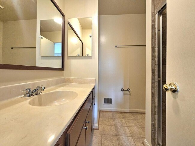 Building Photo - 4802 Treasure Ct