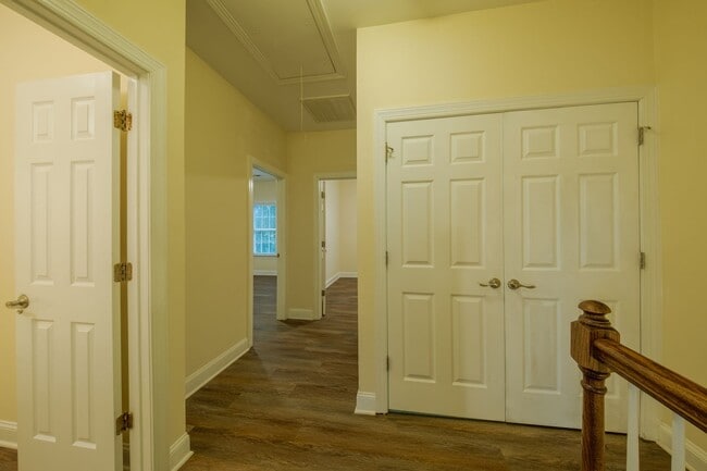 Building Photo - 8 Hydrangea Ct