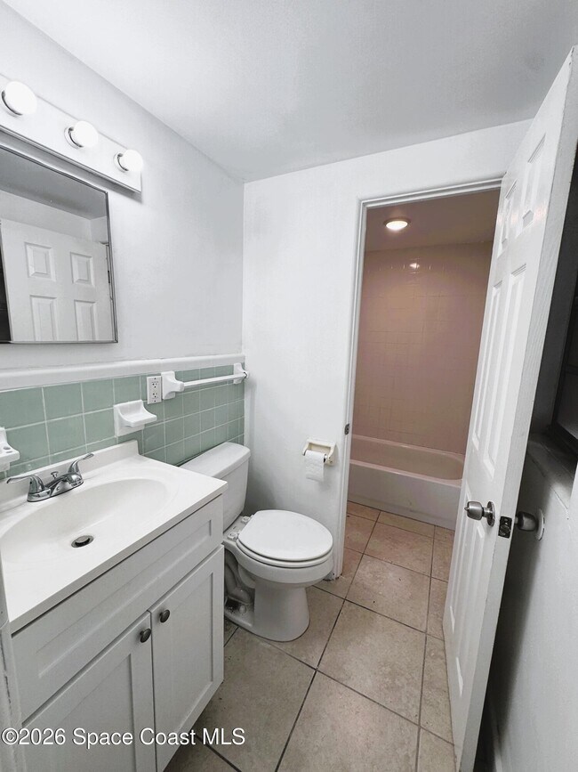 Building Photo - 305 Edinburgh Dr