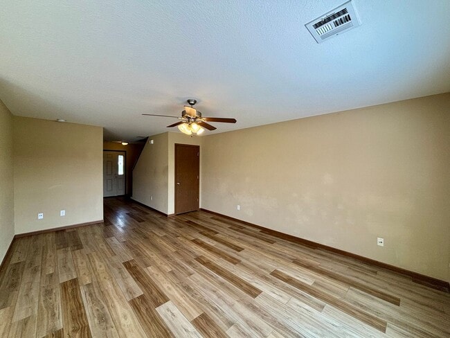 Building Photo - Live Comfortably on the East Side – Spacious 4 Bed / 2.5 Bath Duplex with Backyard & Garage