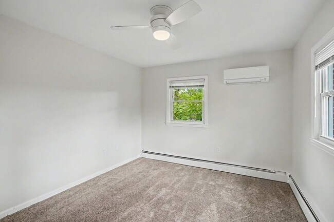 Building Photo - 415 Mountain View Rd