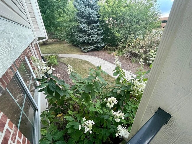 Building Photo - 526 Grosvenor Ln