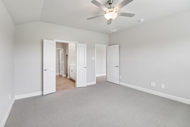 Building Photo - 2100 Gustavus Dr
