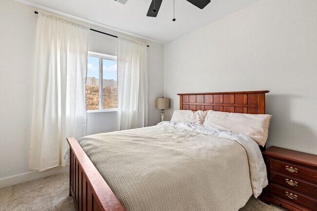 Building Photo - 4474 Peak Crst Vw