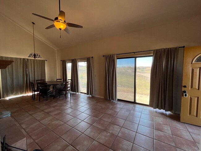 Building Photo - 3 bedroom home in wine country