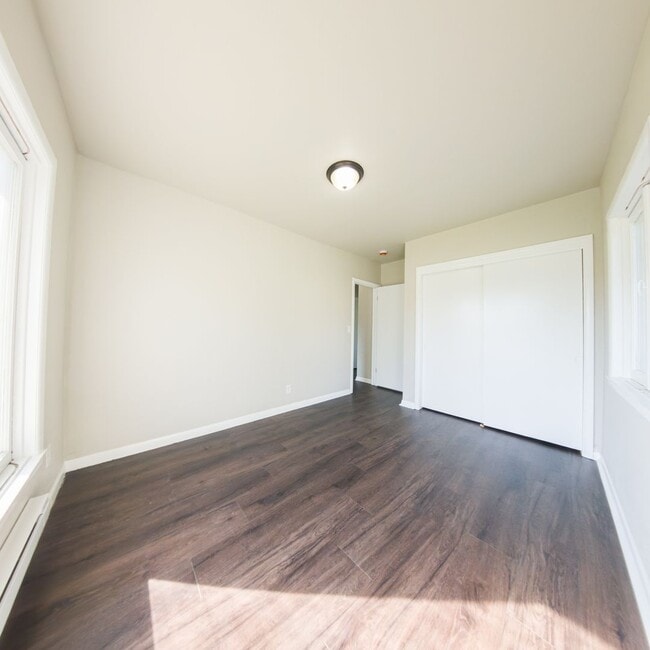 Building Photo - 3 Bedroom One Bathroom updated home