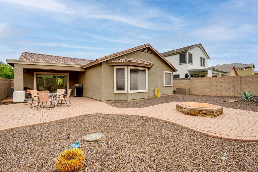 Building Photo - 2125 W Goldmine Mountain Dr