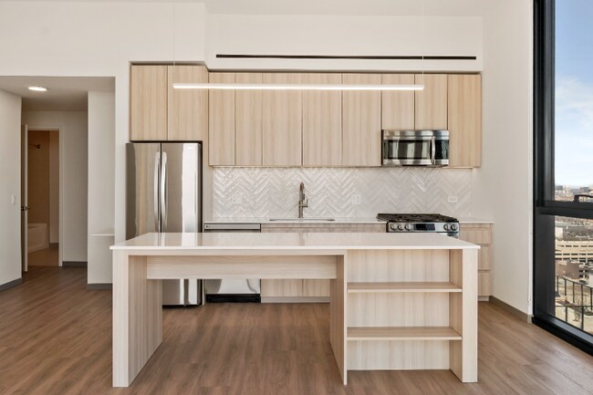 Primary Photo - 527 S Damen Ave