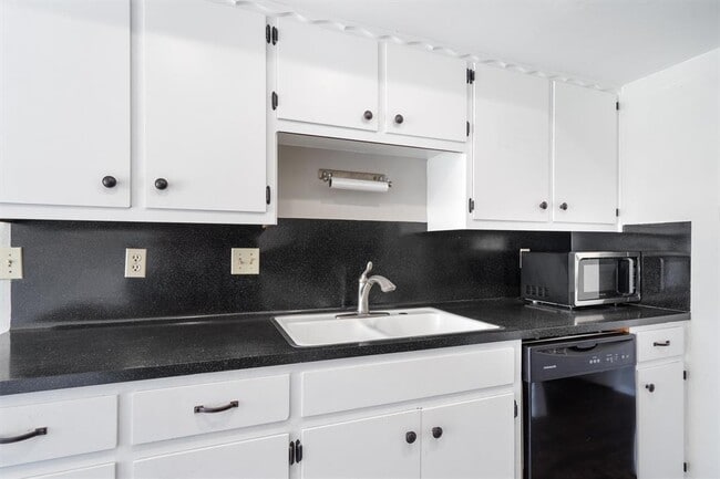 Building Photo - 8309 Beaver Brook Ln