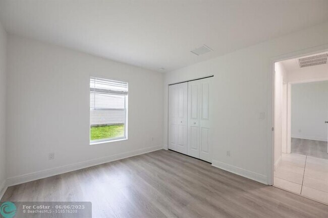 Building Photo - 3838 SW Hainlin St