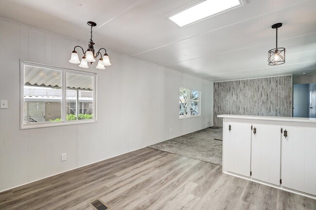 Building Photo - 7112 Pan American Fwy NE