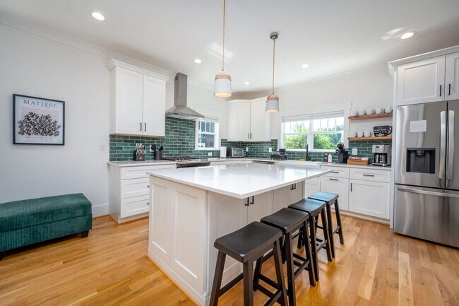 Building Photo - 2019 James St