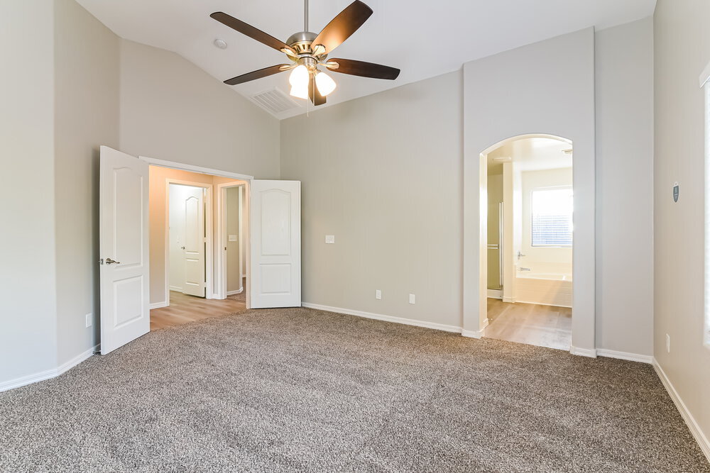 Building Photo - 45828 W Tulip Ln