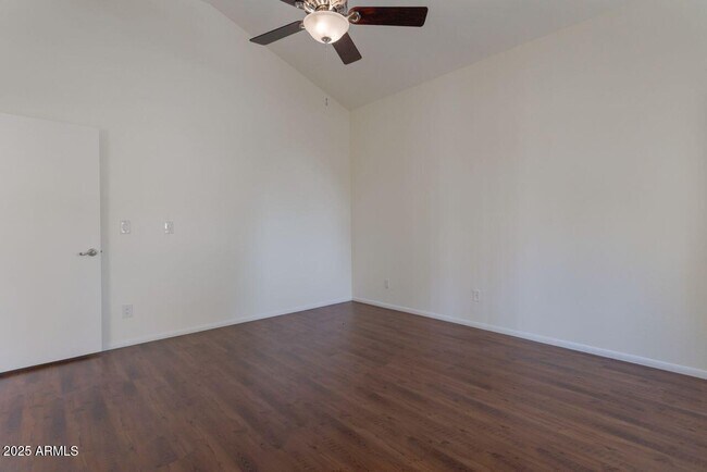 Building Photo - 4020 E Laurel Ln