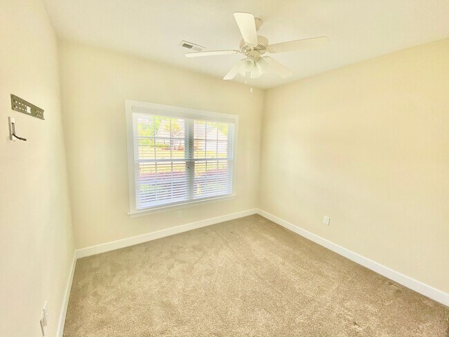 Building Photo - Great Location Single Family Home