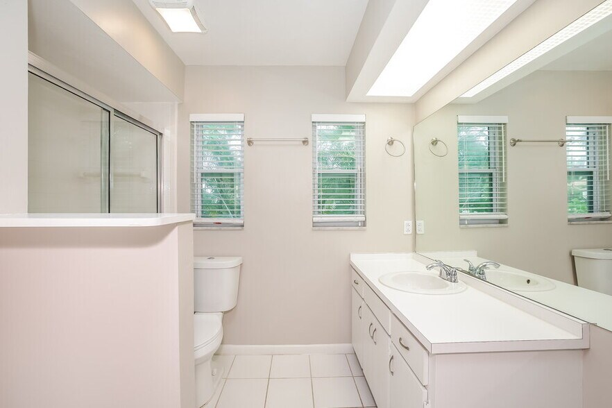 Building Photo - 349 Bay Meadows Dr