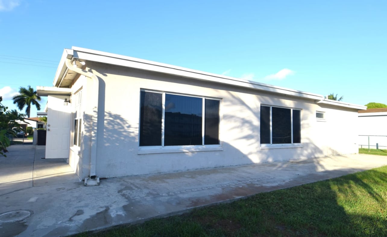 Building Photo - 4986 NW 39th St