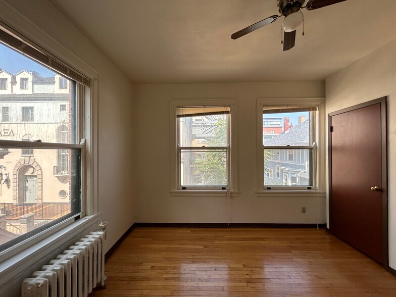 Building Photo - 612 Howard Plz