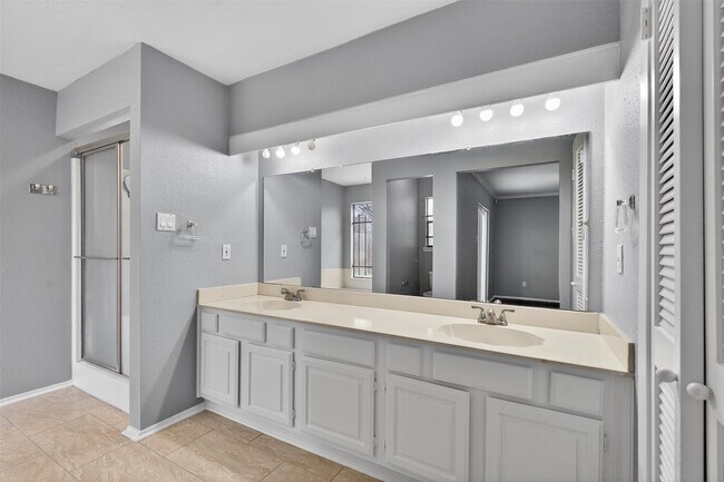 Building Photo - 6110 Gallant Forest Dr