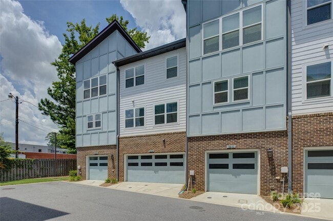 Building Photo - 1613 Chatham Ave