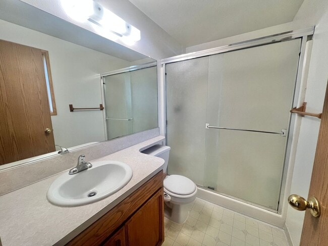 Building Photo - Spacious Home with Large Backyard in Union...
