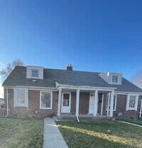 Building Photo - 22773 Brittany Ave