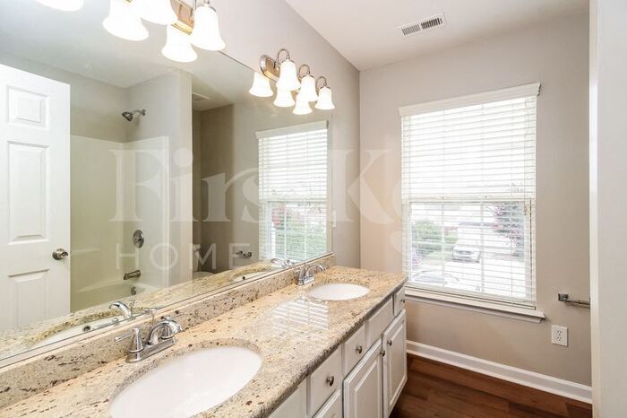 Building Photo - 4559 Fairport Ct
