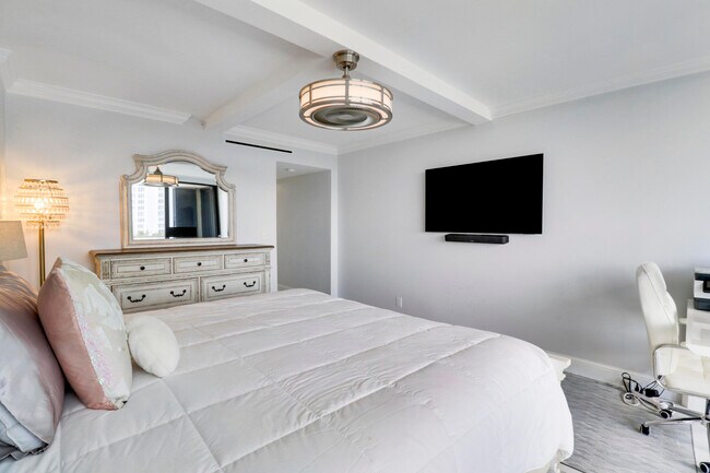 Building Photo - 5280 N Ocean Dr