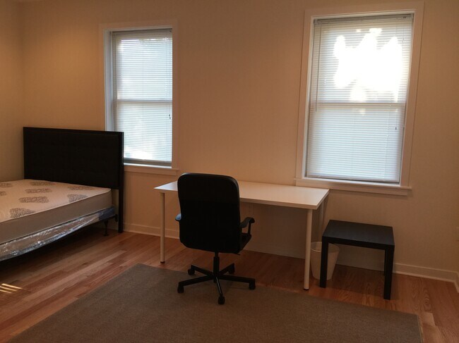 Building Photo - 526 N 36th St