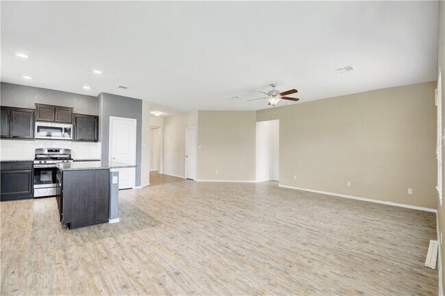 Building Photo - 21716 Windmill Ranch Ave