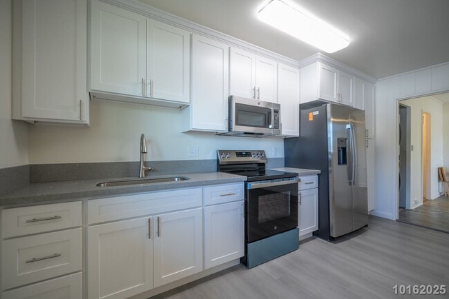 Building Photo - Immaculate, Renovated 1BR/1BA/1 compact pk...