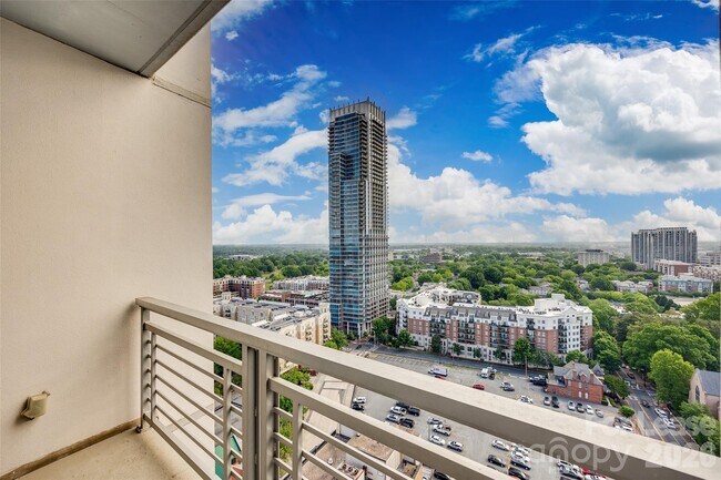 Building Photo - 333 W Trade St