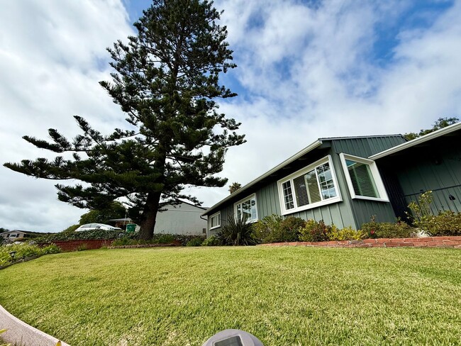 Building Photo - Beautiful 3BR/3BA Point Loma Home with Vaulted Ceilings & Central AC