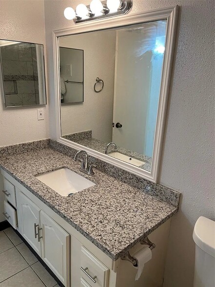 Building Photo - 9700 Leawood Blvd