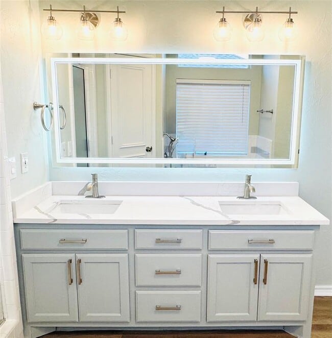 Building Photo - 8225 NW 83rd Pl