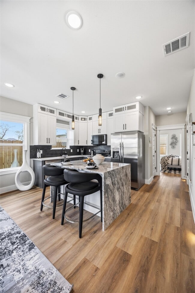 Building Photo - 4624 Mayflower St