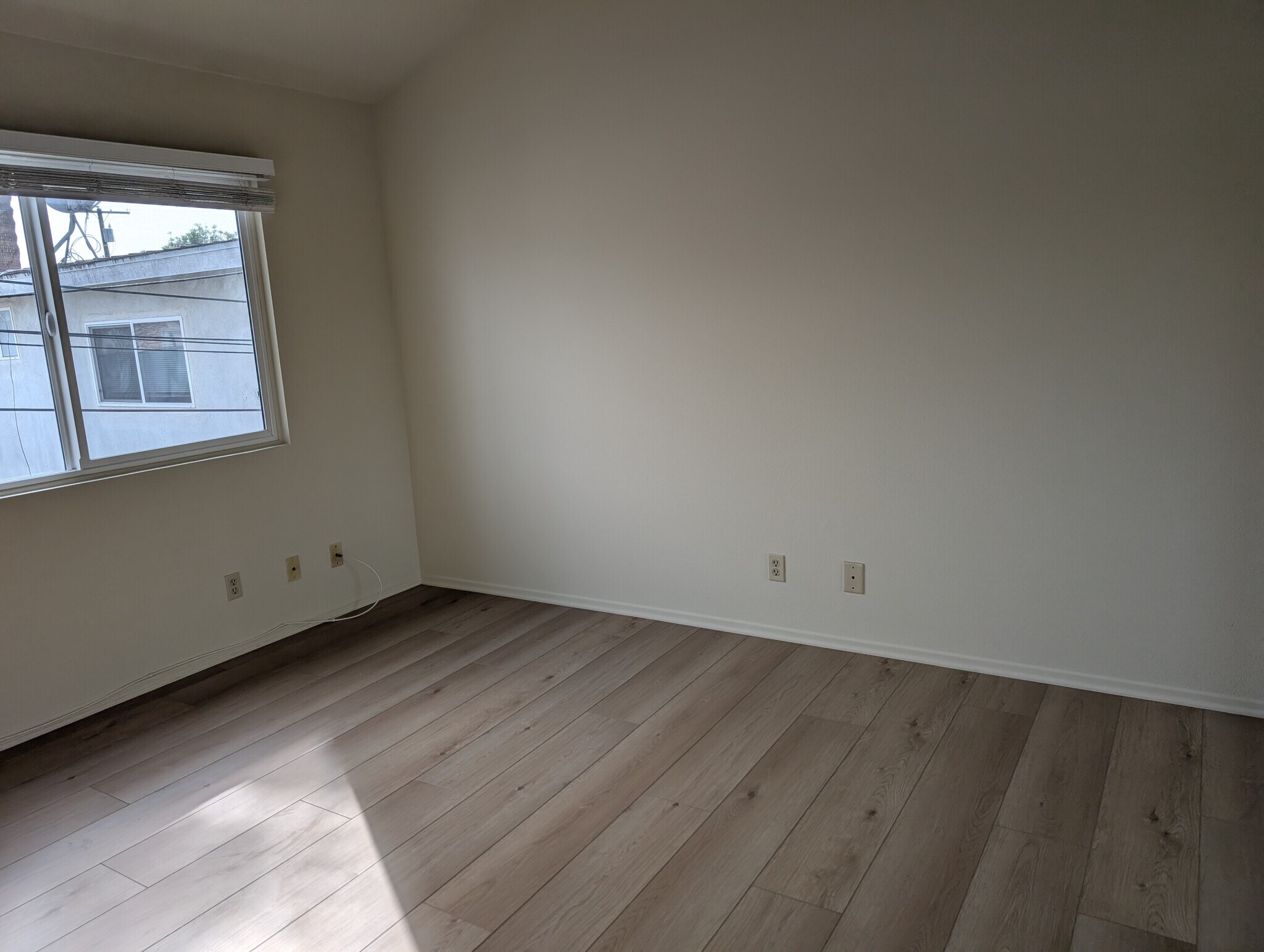 Building Photo - 1328 W Gardena Blvd