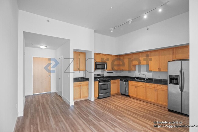 Building Photo - 1755 Broadway