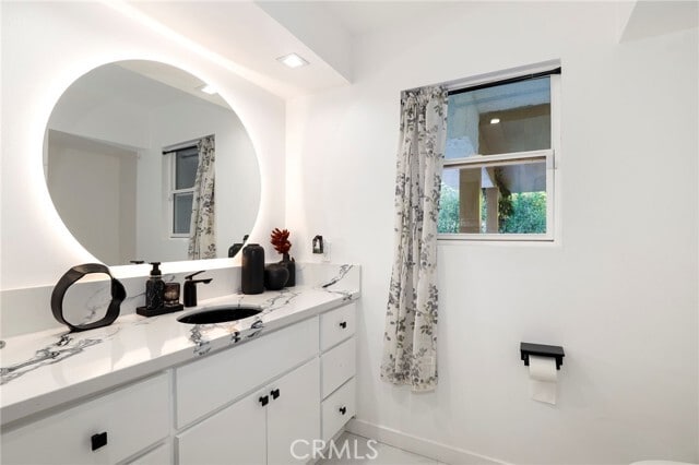 Building Photo - 9742 Farralone Ave