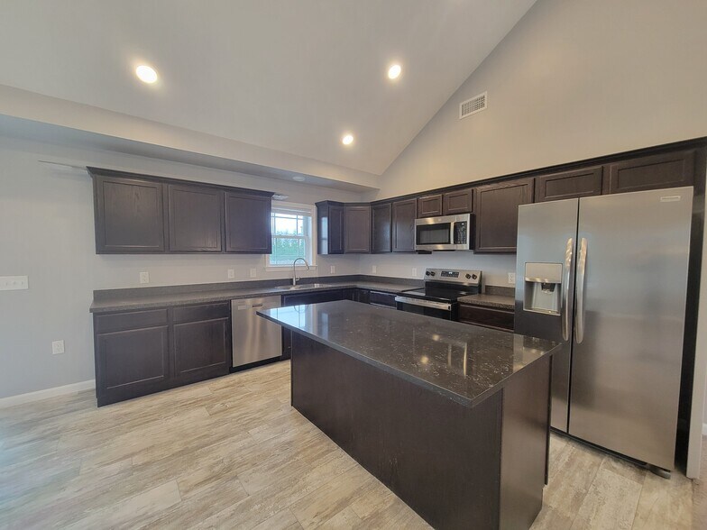 Building Photo - 12 Fountain Ave