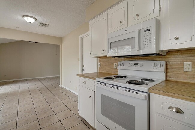 Primary Photo - 5225 Bonham St