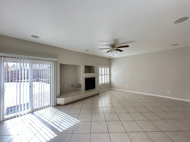 Building Photo - Pinnacle Peaks-Torrey Pines Southwest
